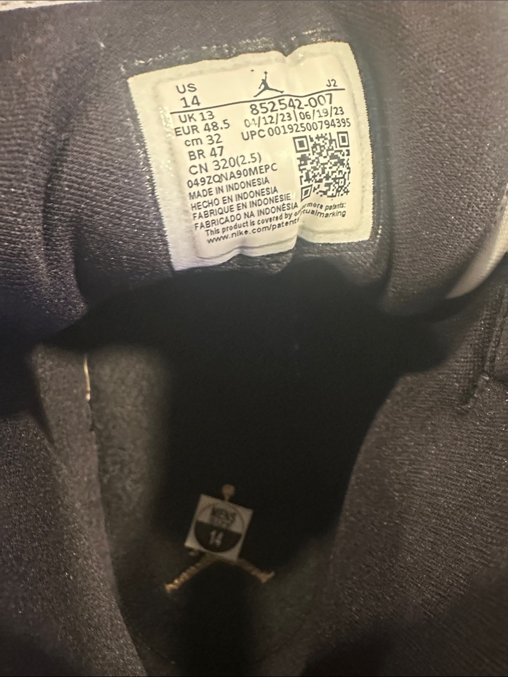 Nike Air Jordan 1 Mid — White, Black & Gold - Picture 5 of 5
